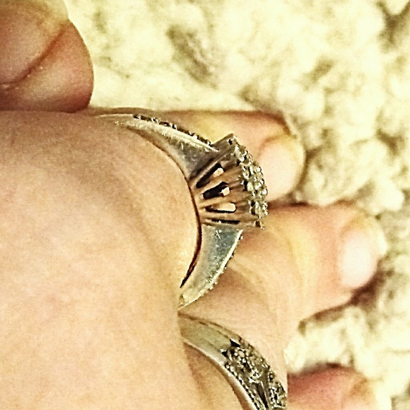 White Gold Cluster Ring - Picture 3 of 6